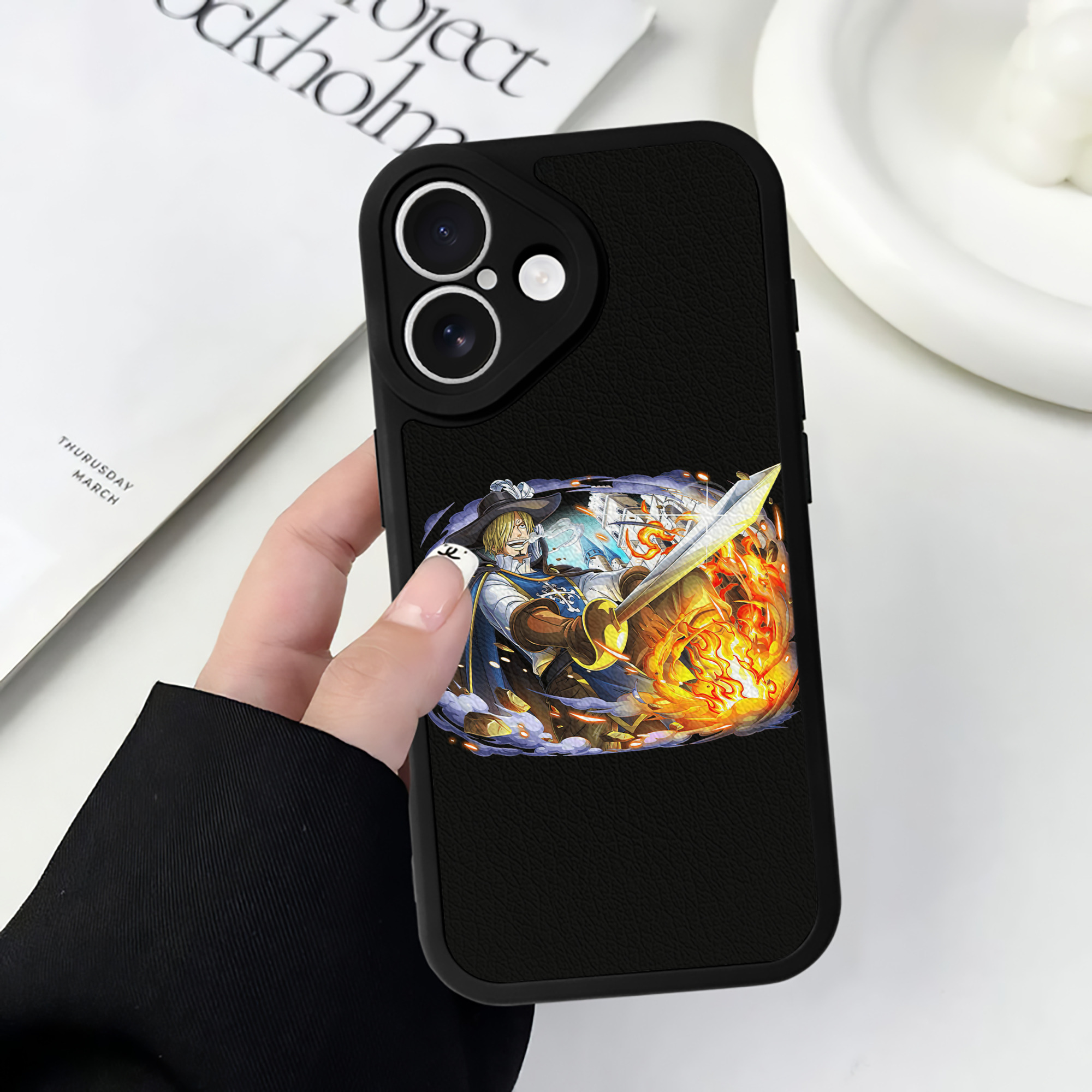 （画像用） ワンピース サンジ ONE PIECE Sanji 【iPhone 16シリーズ対応】シリコンスマホケース（レザー調） 材質：シリコン